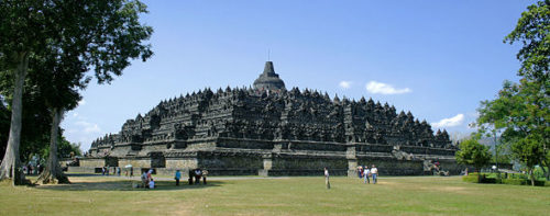 borobudur largest temple