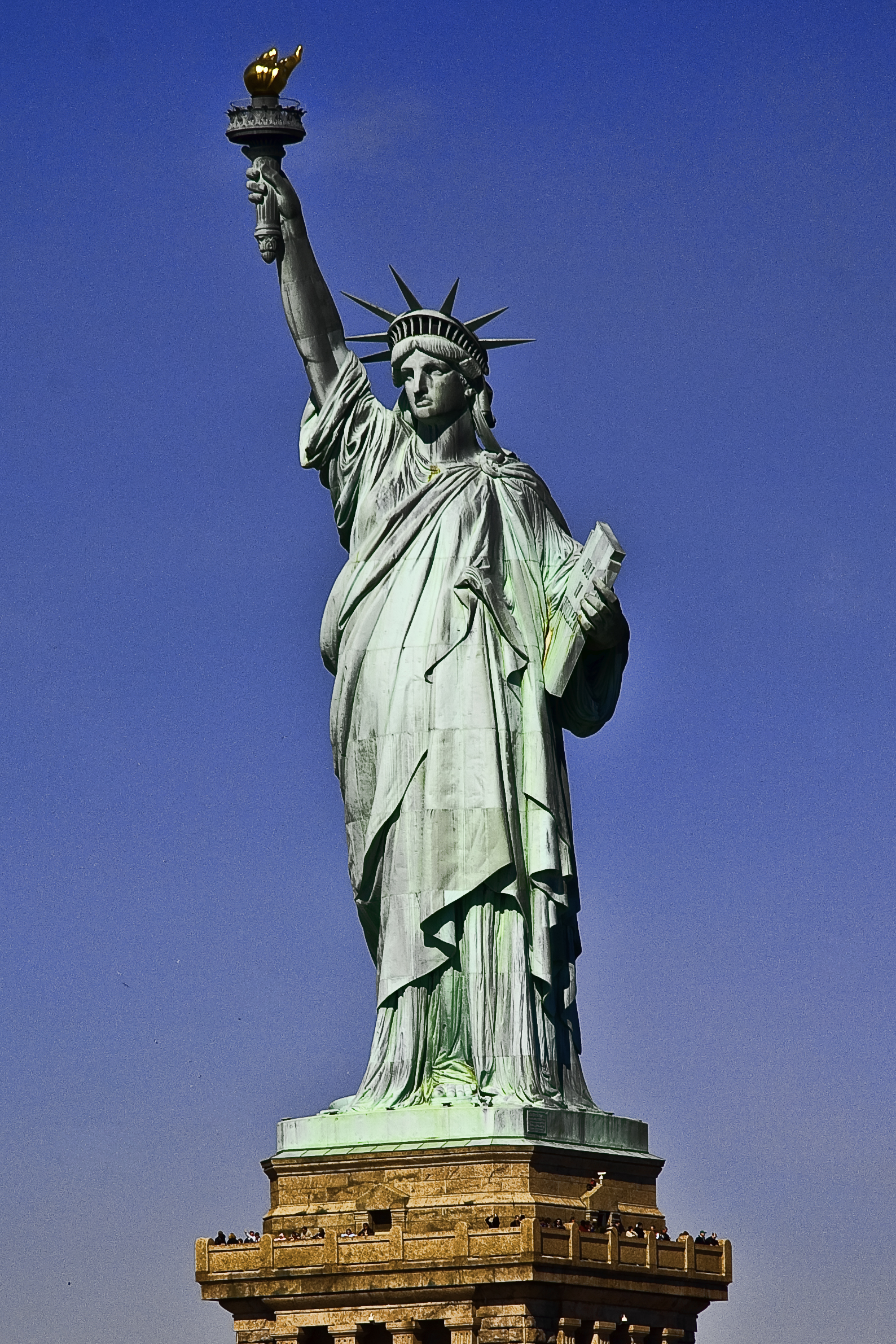 Statue Of Liberty A Symbol Of Freedom - Gets Ready