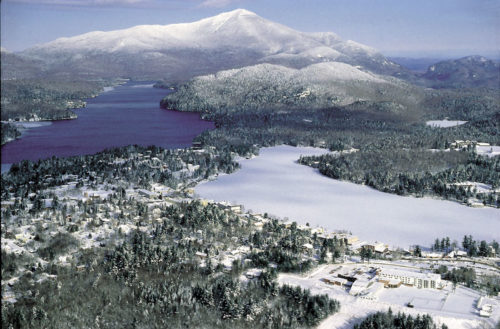 Snow falls at lake placid