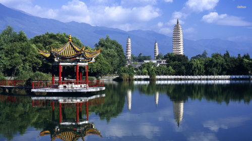 三和塔，中国云南 (three pagodas in yunnan, china)